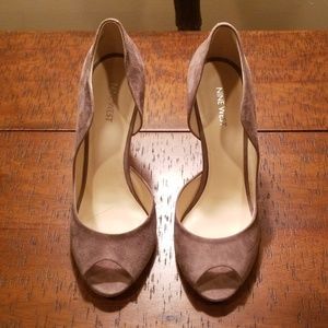 Nine west suede taupe peep toe heel